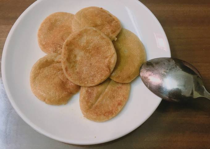 Cách làm bánh pancake đỏ hạnh nhân cho bữa phụ của bé