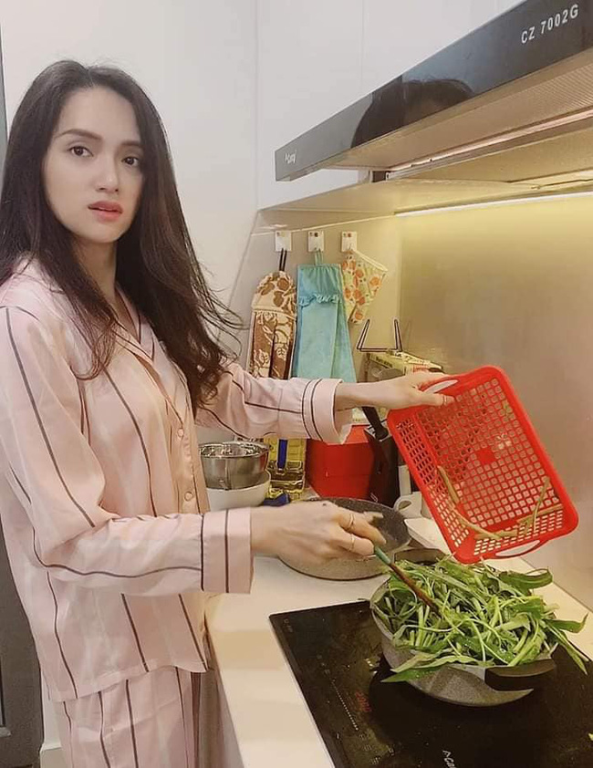 Góc bếp nhà hoa hậu chuyển giới Hương Giang