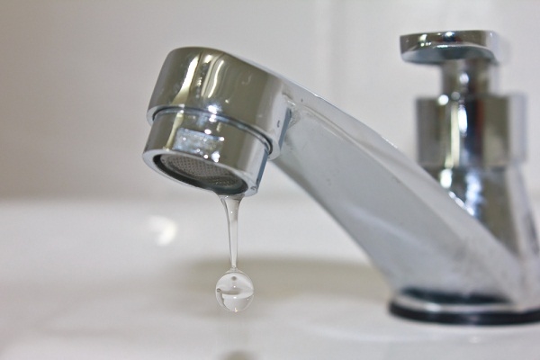 Nước nhỏ giọt có thể khiến bạn tốn vài chục lít nước một ngày