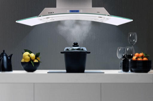 Căn bếp trở nên sang trọng, hiện đại, trong lành nhờ có máy hút mùi.